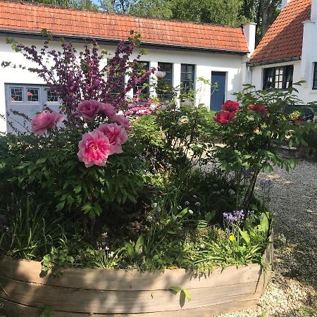 Bed And Breakfast Ros & Marc Wezembeek-Oppem Exterior foto